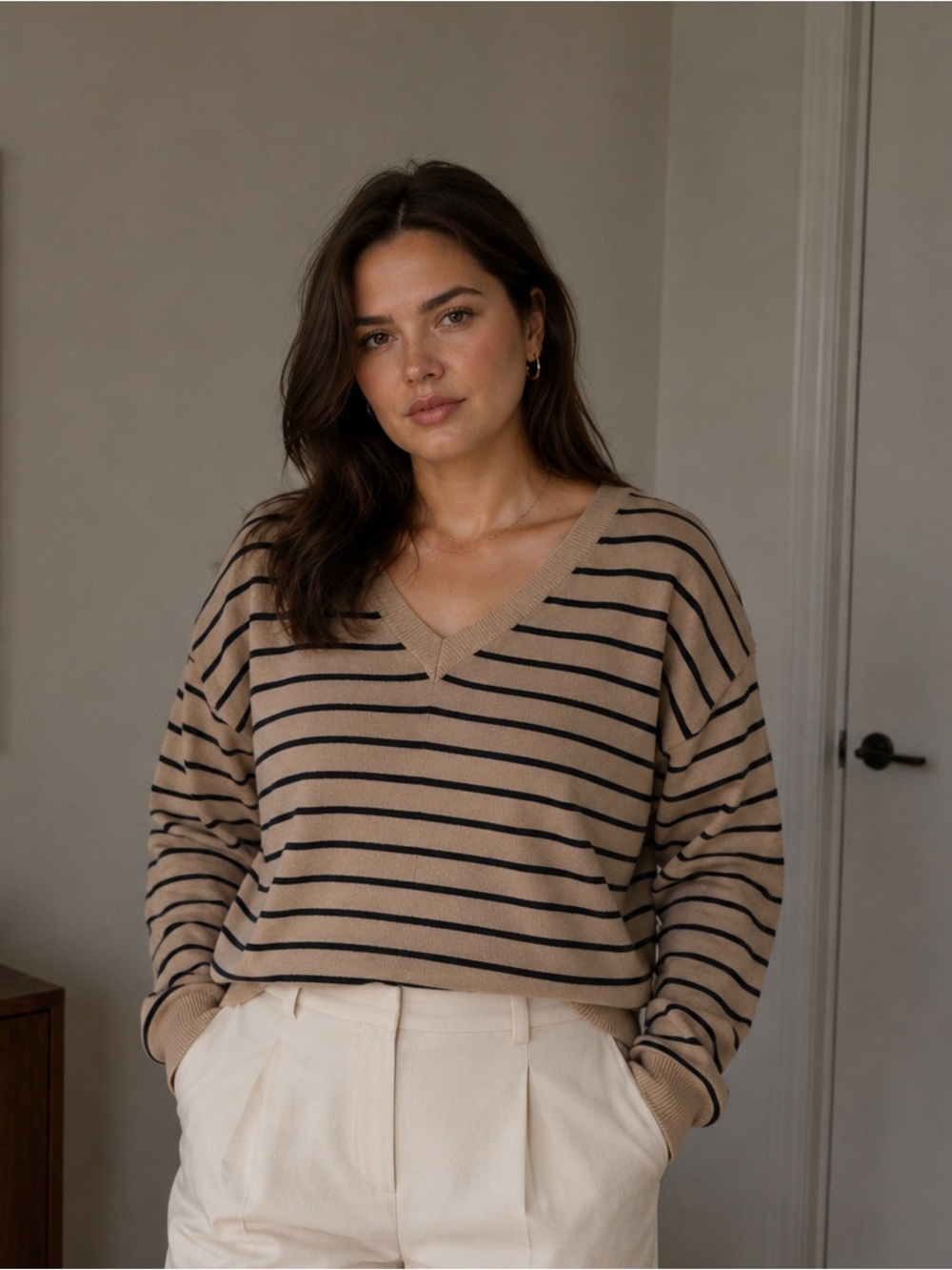 Old Navy SoSoft Striped V-Neck Sweater XL – Tan Black
